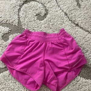 sonic pink lululemon size 2 4 inch low rise hotty hots